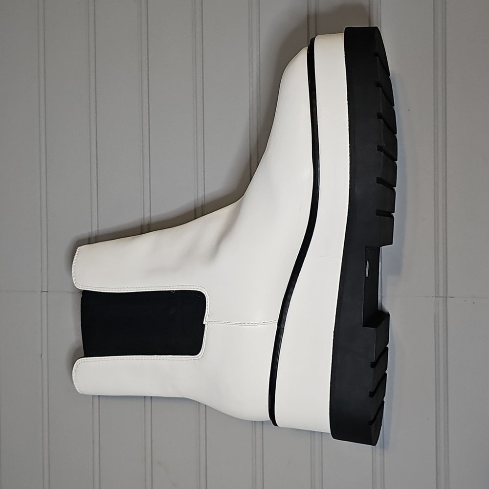Jessica Simpson White and Black Platform Chelsea Heeled Boots - Picture 14 of 16